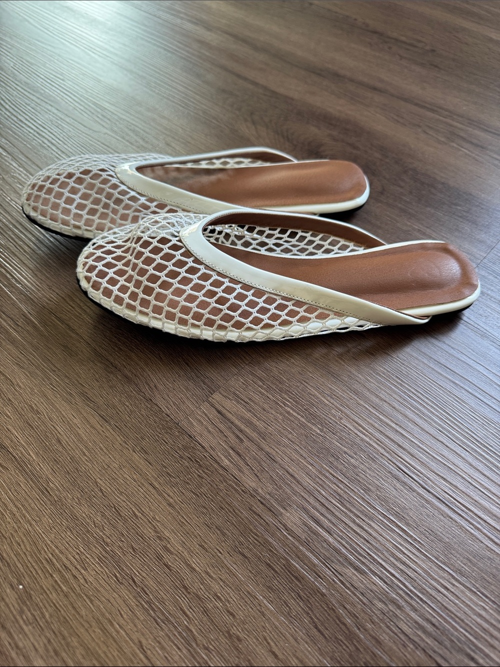 Trendy White Woven Mesh Slide Flat Sandals Size 9 or 41 - Picture 3 of 6